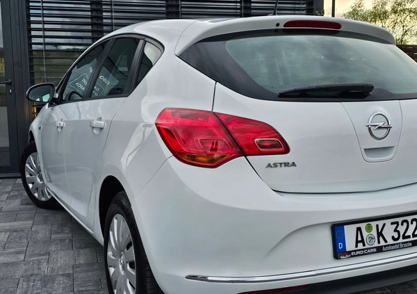 Opel Astra cena 35900 przebieg: 120000, rok produkcji 2015 z Brzozów małe 781